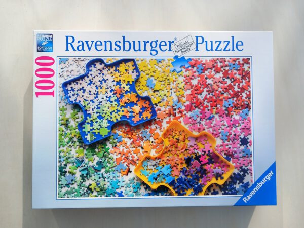 Viele bunte Puzzleteile